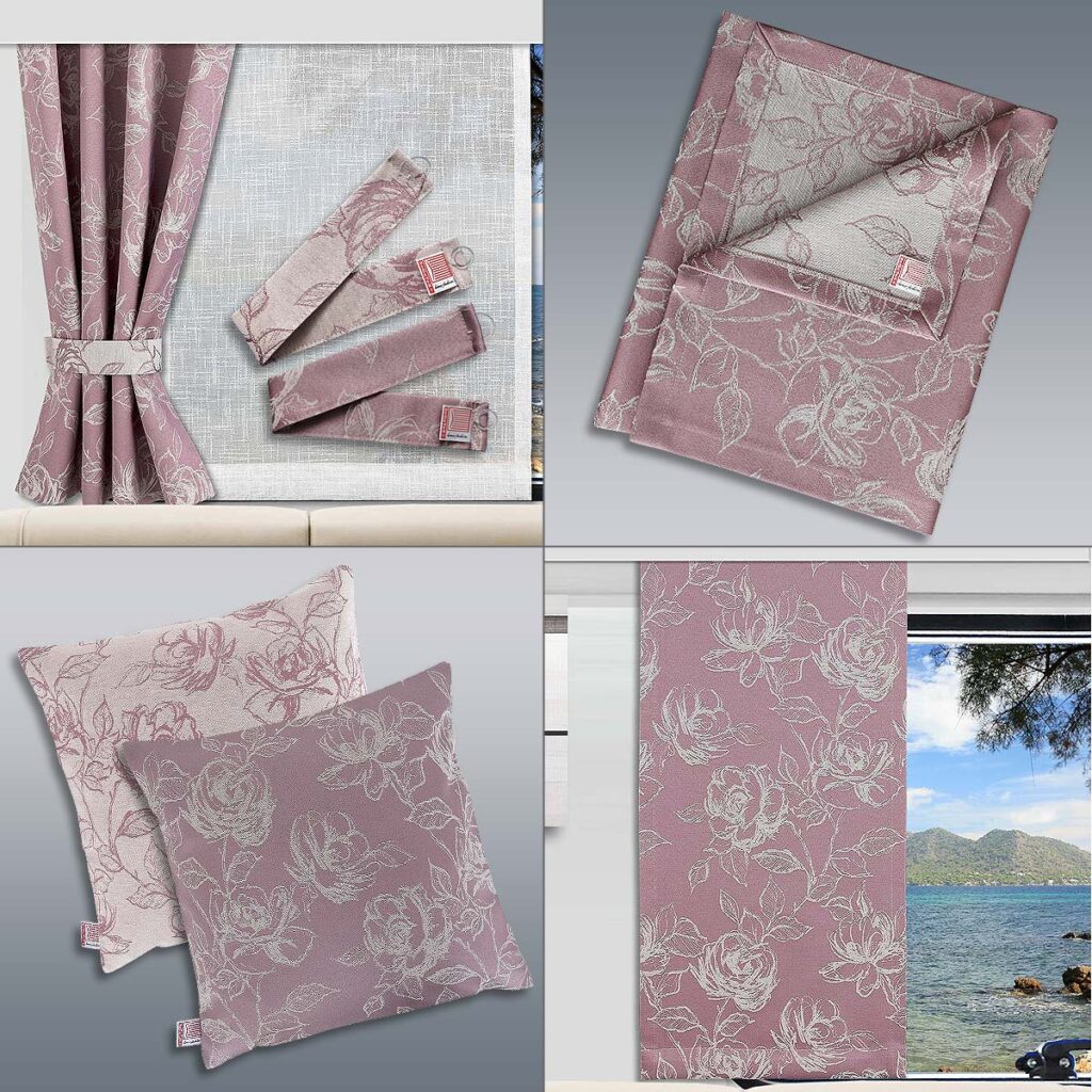 Eine Collage zeigt Wohntextilien für Caravan mit Blumenmustern: Vorhänge, Tischservietten, Tischläufer, Kissenbezüge in Rosa und Weiß sowie eine Jalousie, die teilweise einen malerischen Blick auf die Küste freigibt. Die Designs sind einheitlich und zeigen elegante, sanfte Blumendrucke.